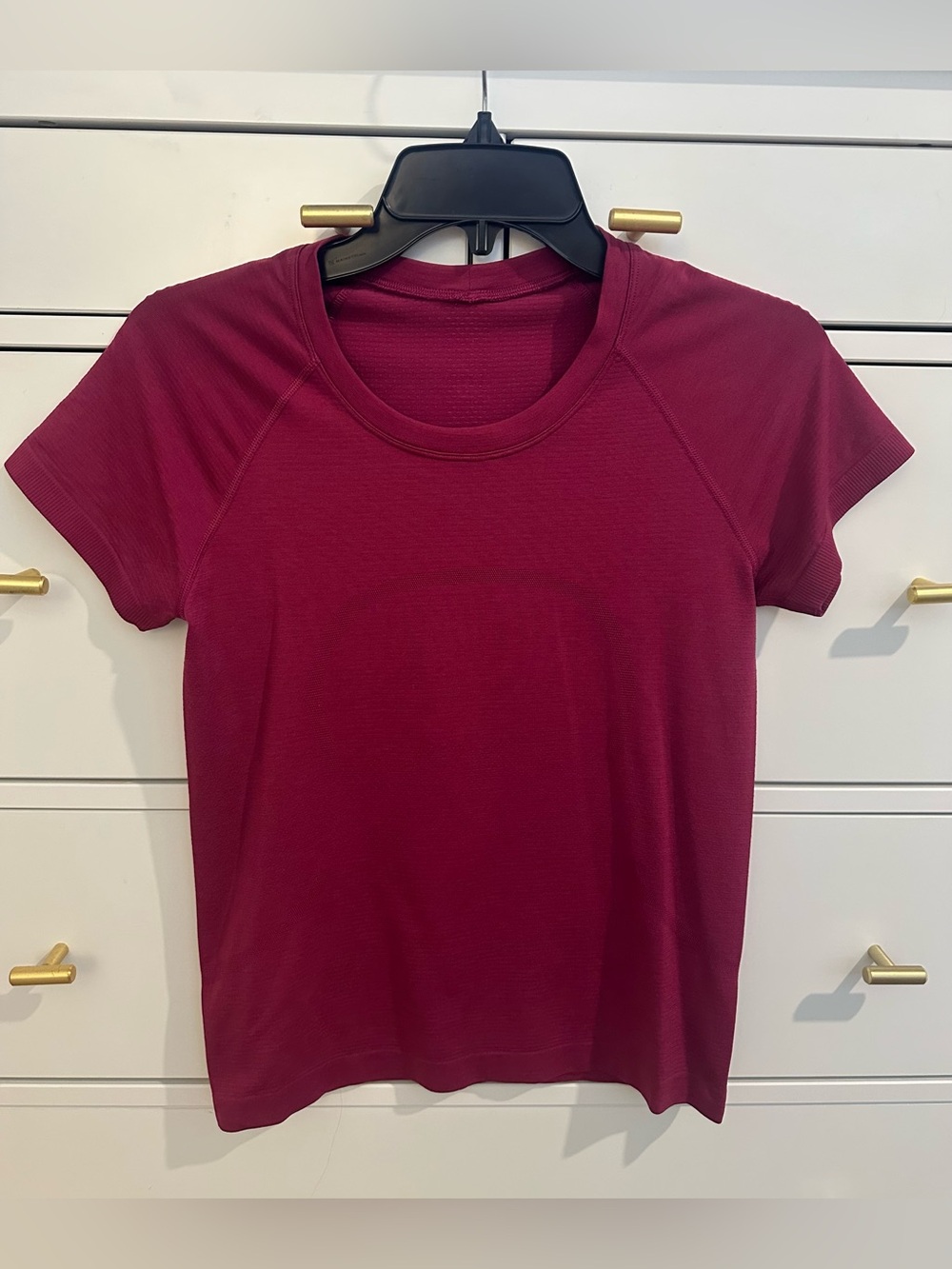 Lululemon Women's Swiftly Tech Short Sleeve Tee in Magenta Sz 6 EUC